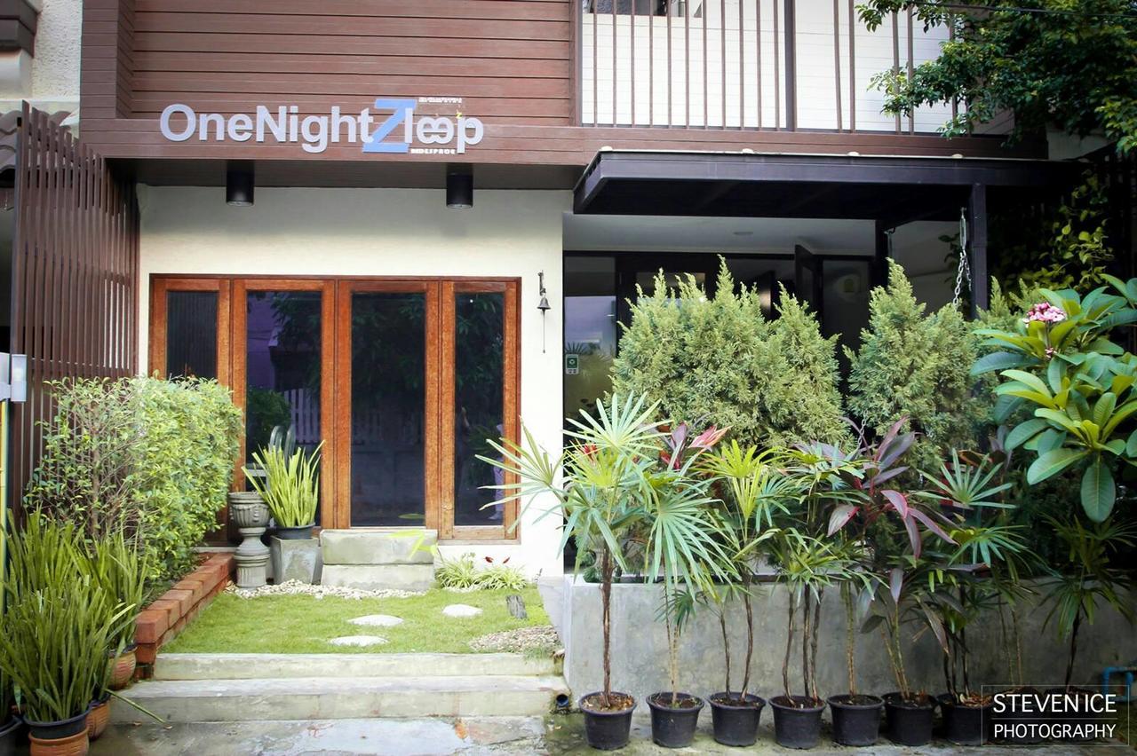 One Night Zleep At Nimman Hostel Chiang Mai Bagian luar foto